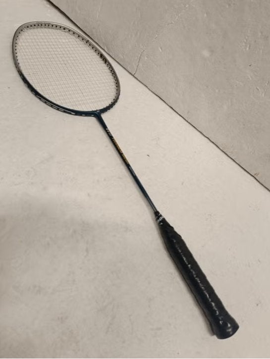 Yonex ti3 titanium mesh badmintonracket, Sport en Fitness, Gebruikt, Ophalen of Verzenden, Racket(s)