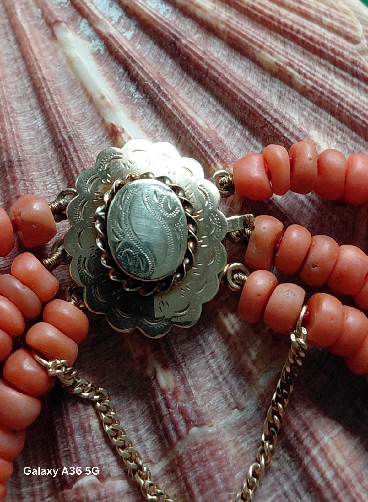 antieke bloedkoraal armband met  gouden sluiting., Sieraden, Tassen en Uiterlijk, Verzenden, Goud, Ketting, Met edelsteen
