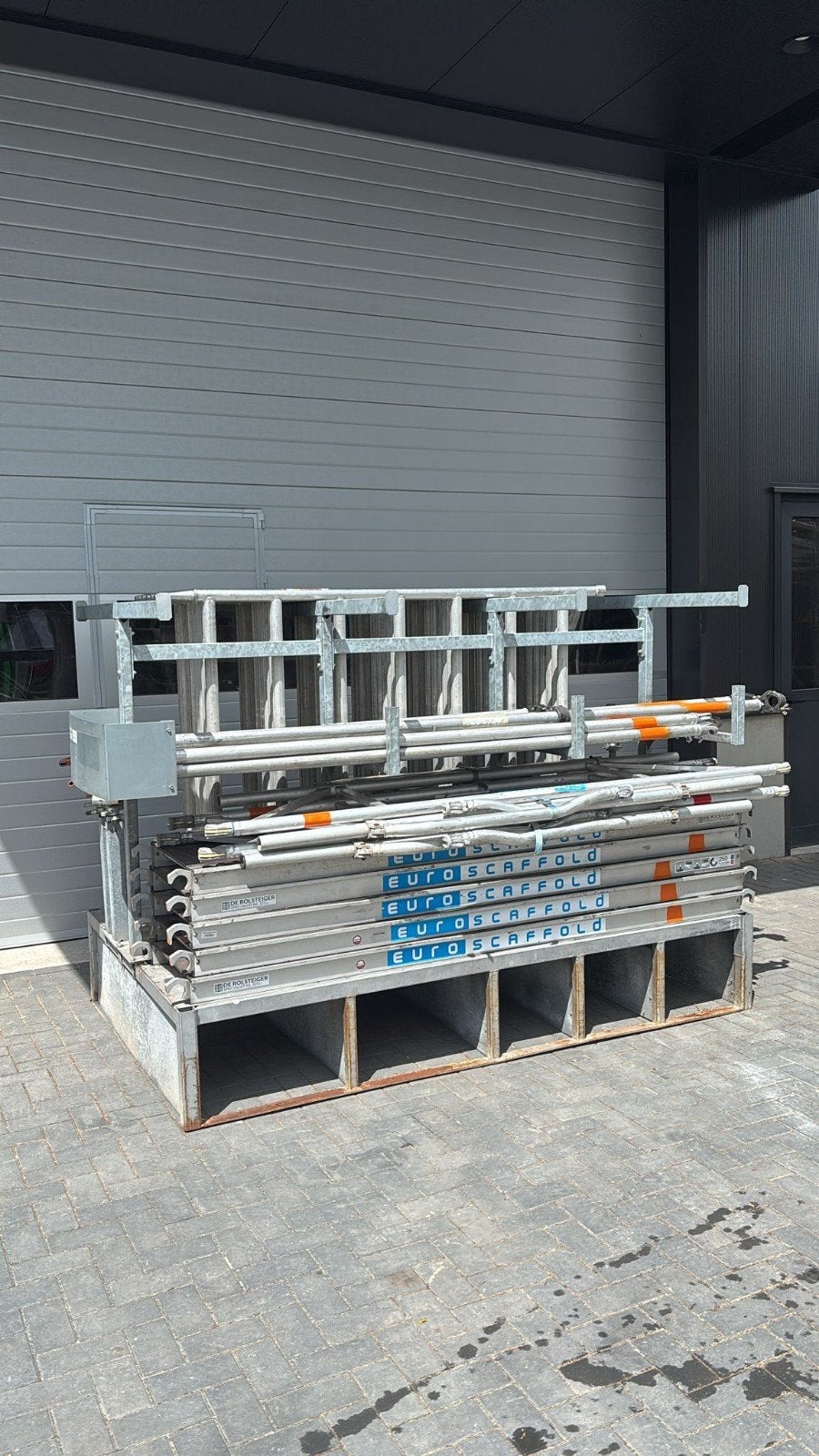 Dikke set rolsteiger op transportframe werkhoogte 11.2 meter, Doe-het-zelf en Verbouw, Steigers, Ophalen, Rolsteiger of Kamersteiger