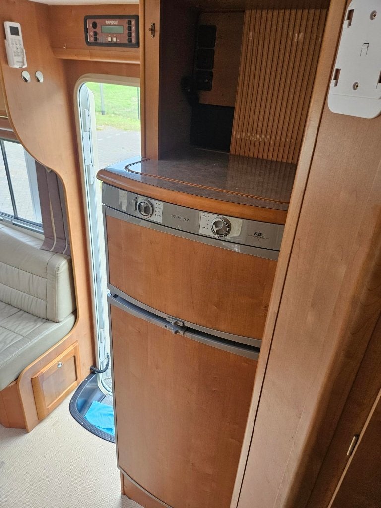Foto 23 van Prachtige rapido 997 Mercedes automaat alle opties 2x airco.