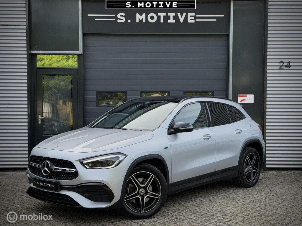Mercedes GLA-klasse 250 e AMG Line. Pano, Trekhaak, Memory O, Bedrijf, Hybride Elektrisch/Benzine, 71 km/l, 102 €/maand