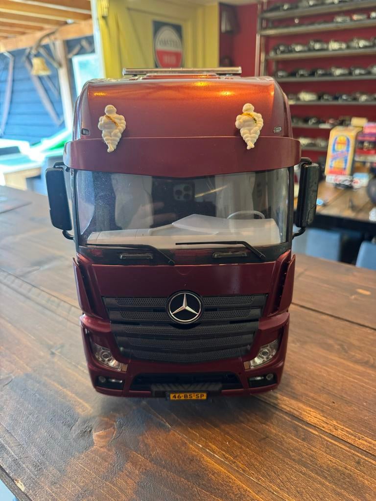 RC Truck Mercedes - Tamiya - Volledig gebouwd, Gebruikt, 1:50 of kleiner, Ophalen of Verzenden, Truck