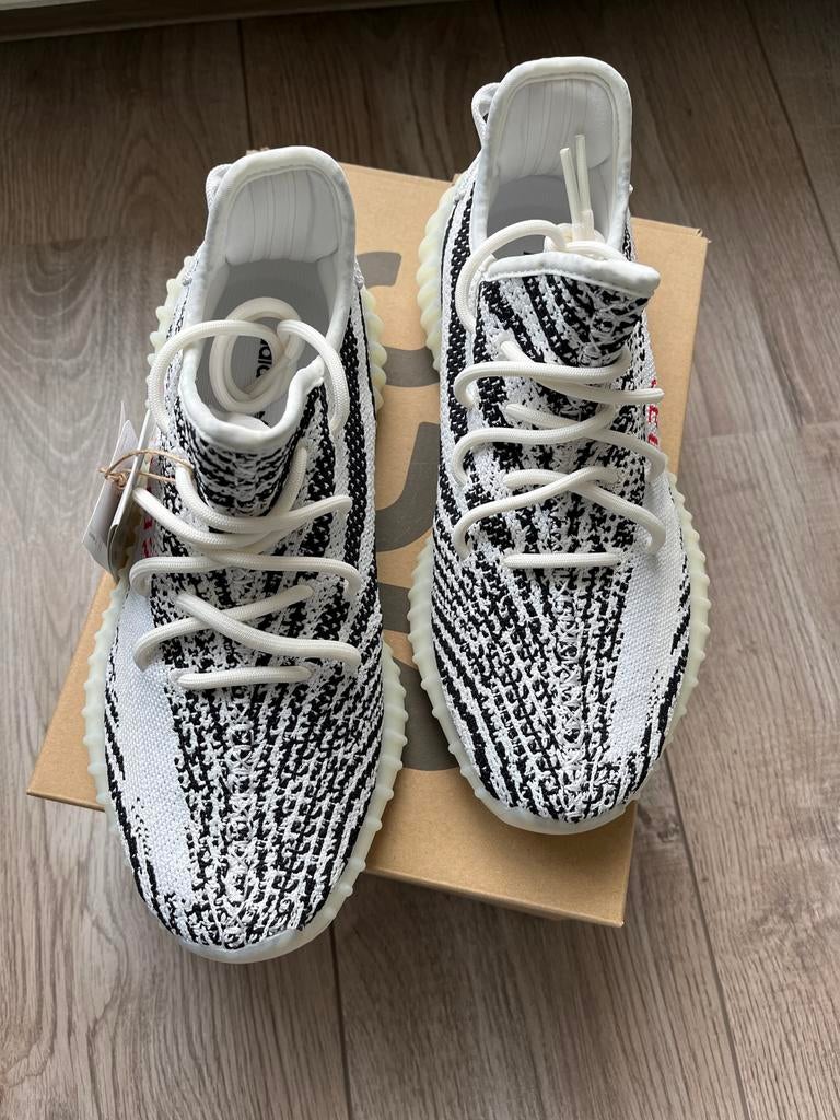 Yeezy 350 - Zebra, Wit, Nieuw, Ophalen of Verzenden, Sneakers of Gympen