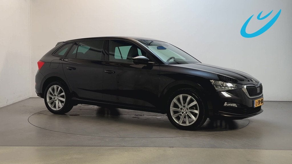 Skoda Scala 1.5 TSI 150pk DSG Sport Business Panoramadak Tre, Auto's, Skoda, 4 cilinders, 620 kg, Zwart, Origineel Nederlands