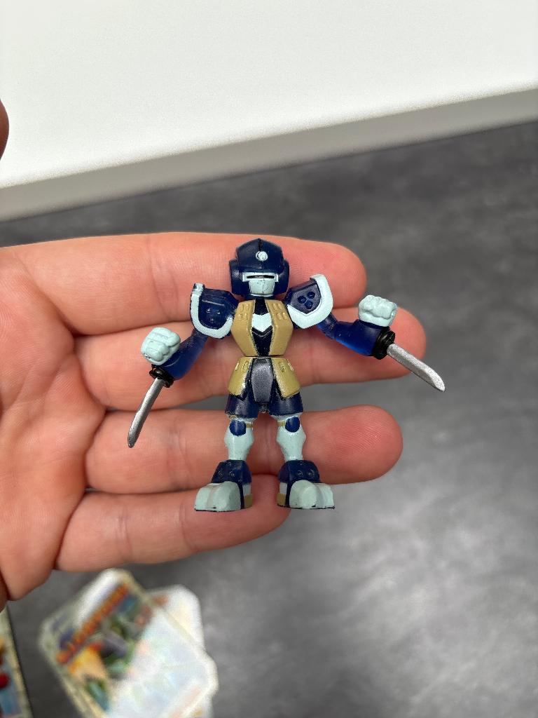 Medabots mannetje + 4 kaarten Hasbro, Ophalen of Verzenden, Gebruikt