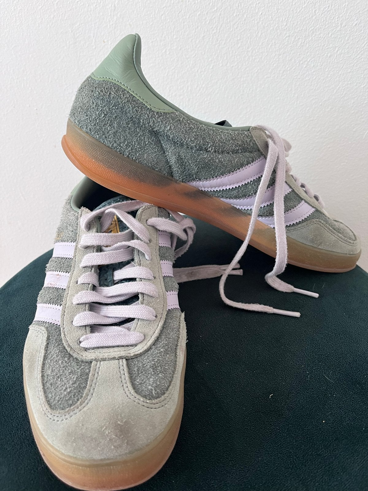 Adidas Gazelle sneakers maat 43 groen/grijs met lila accente, Overige kleuren, Ophalen of Verzenden, Sneakers of Gympen, Gedragen