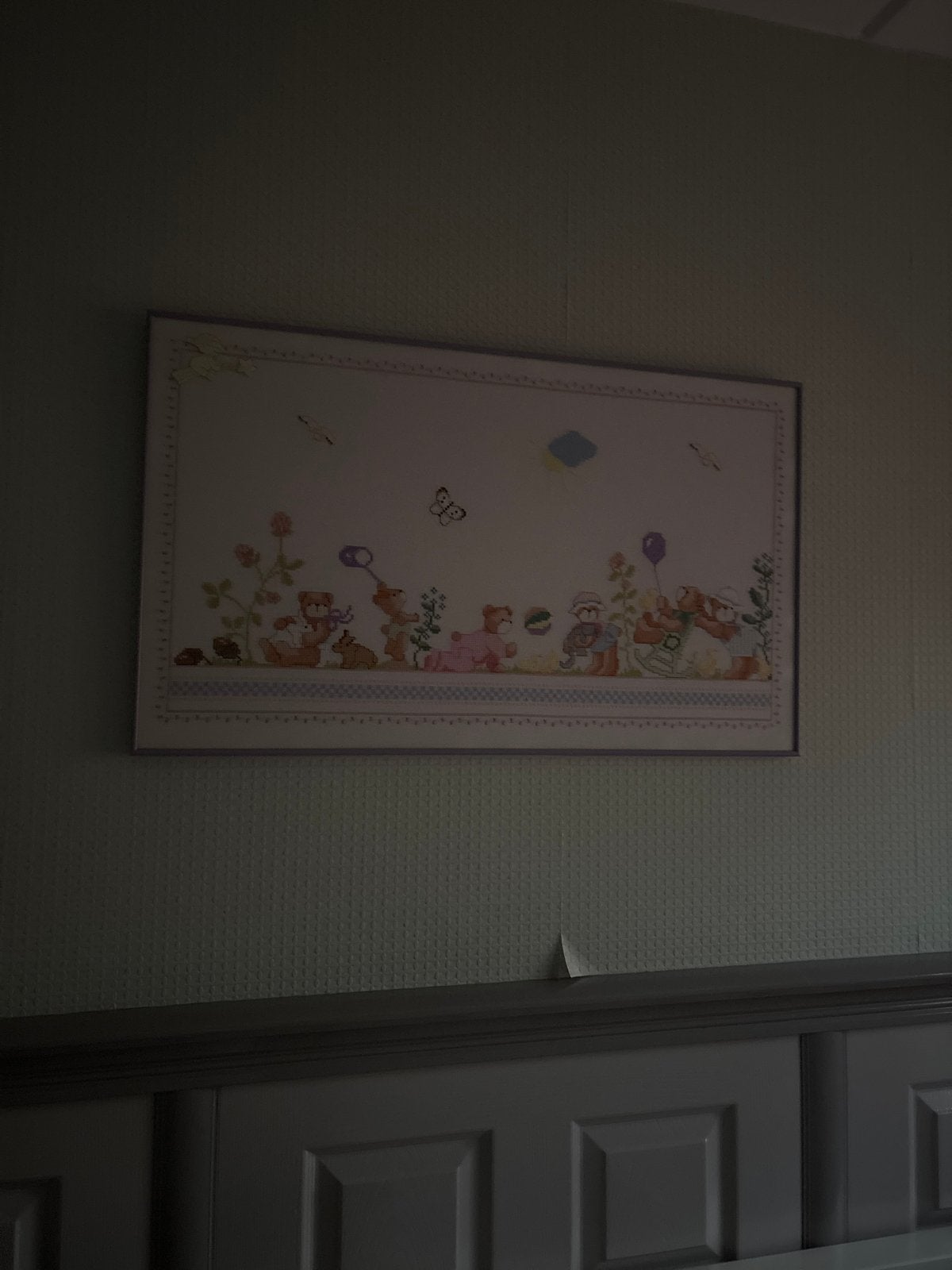 Geborduurd schilderij met beren in lila lijst, Ophalen, Gebruikt, Schilderij, Minder dan 50 cm
