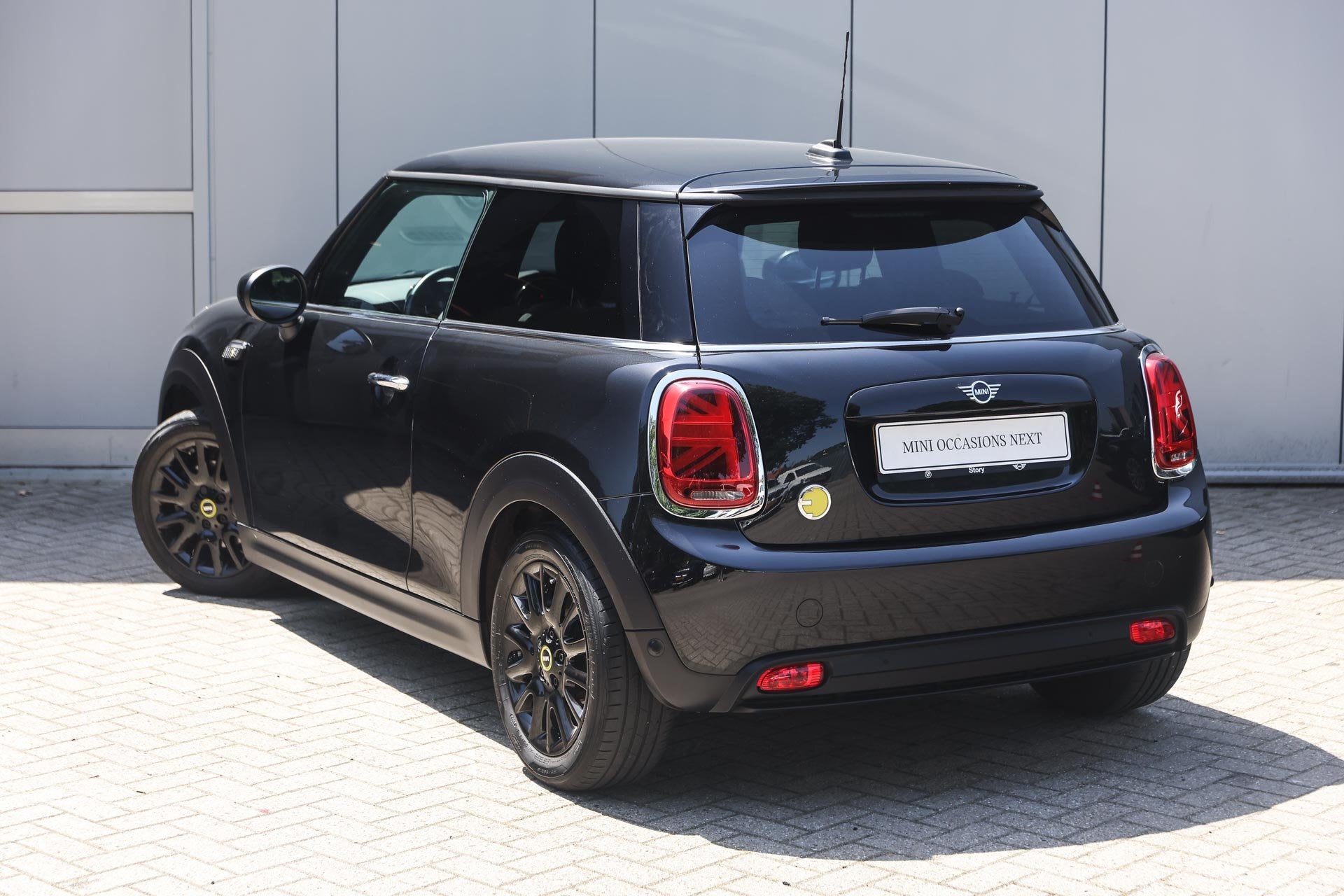 MINI Electric Classic / Sportstoelen / LED / Cruise Control, Auto's, Mini, Met garantie (alle), 4 stoelen, Leder en Stof, 184 pk