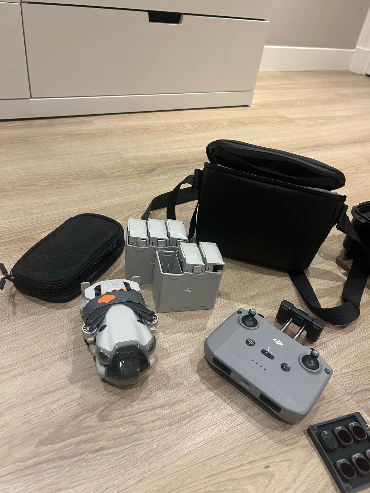 DJI Mini 4 Pro Drone Fly More Combo met Smart Controller, Auto Follow, Cameradrone, Ophalen of Verzenden, Zo goed als nieuw