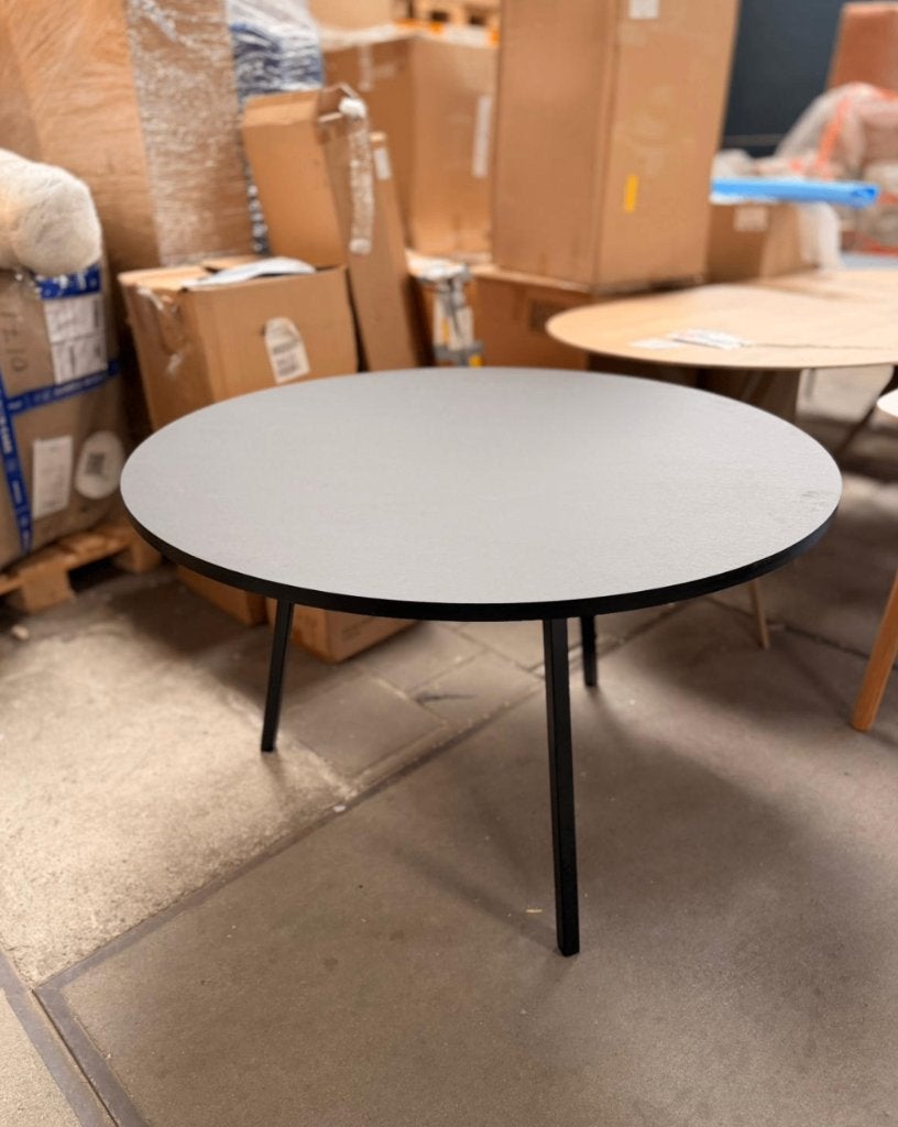 HAY Loop stand round tafel 120 cm Zwart | Van €979, nu, 100 tot 150 cm, Nieuw, HAY, HAY