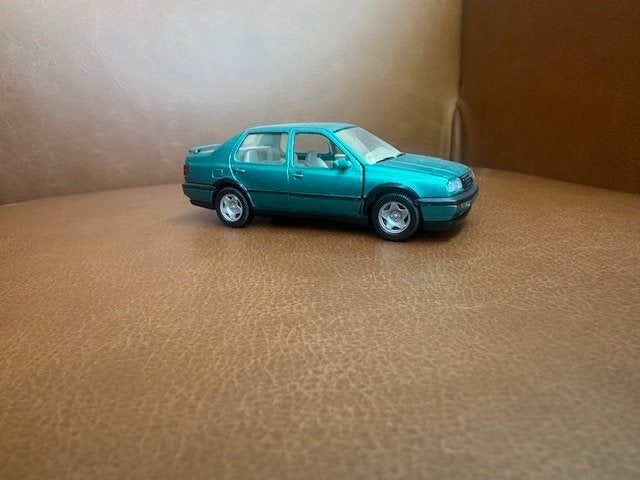 VW Vento Schabak, schaal 1:43, zeldzaam, Ophalen of Verzenden, Nieuw, Auto, Overige merken