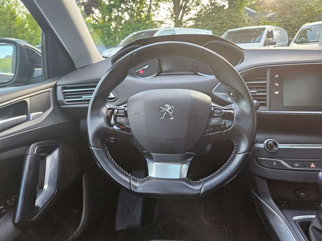 Peugeot 308 SW 1.2 PureTech GT-line Automaat! Trekhaak! Pano, Parkeersensor, Gebruikt, Euro 6, 1199 cc