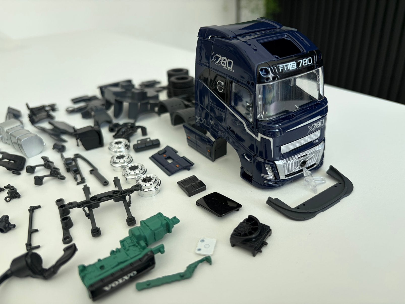 Tekno Volvo 780 xl Aero, Ophalen of Verzenden, Zo goed als nieuw, Bus of Vrachtwagen, Tekno