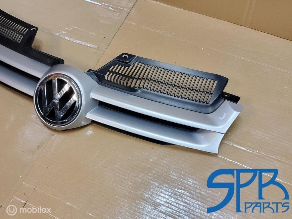 VW GOLF 5 V GRILLE ZILVER GRIJS ORIGINEEL GRILL LOGO EMBLEEM, Auto-onderdelen, Gebruikt, VOLKSWAGEN, Volkswagen, Ophalen of Verzenden