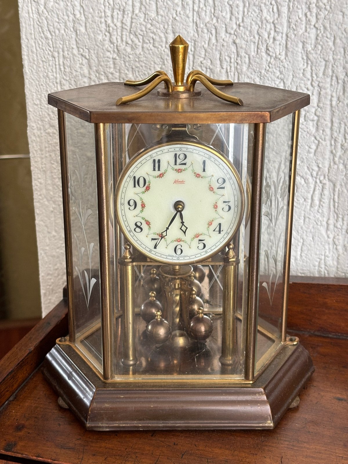 Vintage Kundo Klok met Glazen Koepel en Zichtbaar Uurwerk, Ophalen