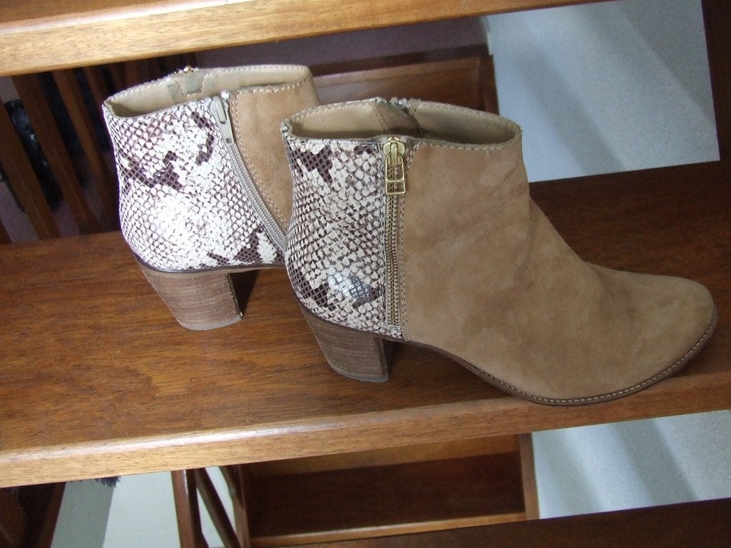 SPM beige suede enkellaarsje met reptielprint op hak 40, SPM, Beige, Lage of Enkellaarzen, Ophalen of Verzenden