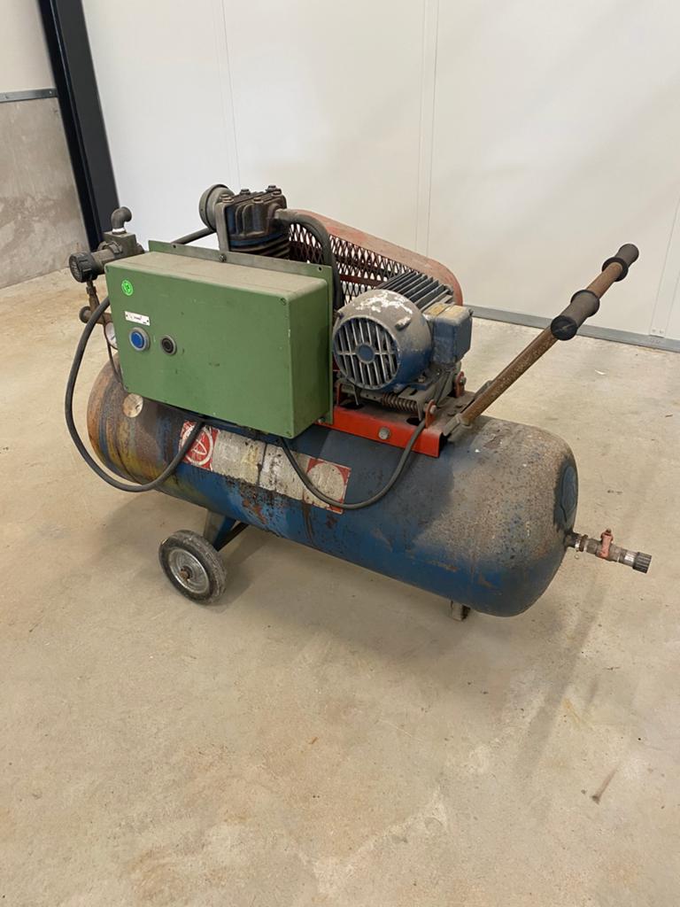 Dari compressor 100liter, Doe-het-zelf en Verbouw, Compressors, Ophalen, Gebruikt, Minder dan 200 liter/min, Mobiel