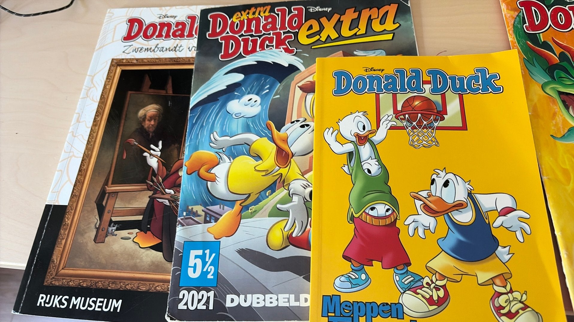 Donald duck specials en strips, Meerdere comics, Ophalen of Verzenden, Zo goed als nieuw, Europa