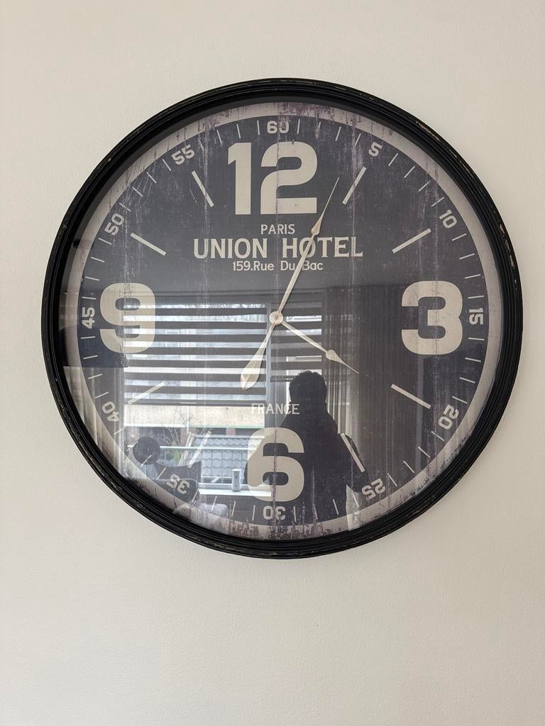 Grote wandklok Union Hotel Paris, Ophalen of Verzenden, Gebruikt, Analoog, Wandklok