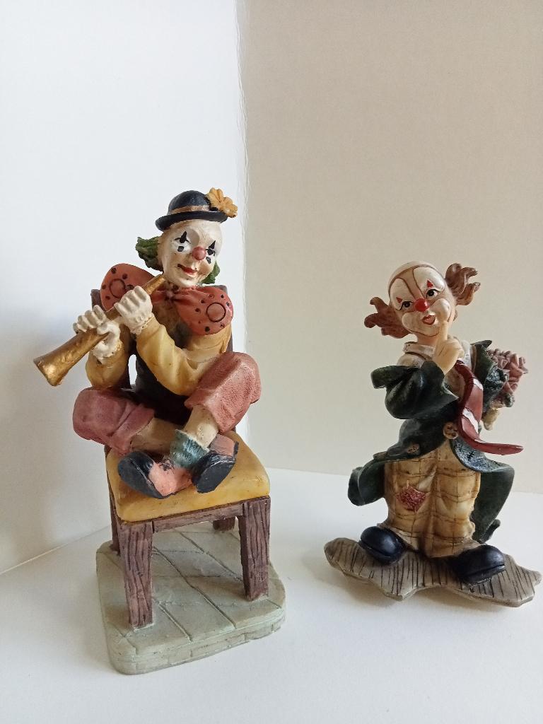 twee stuks Clown beeld 16 cm hoog, Verzamelen, Beelden en Beeldjes, Ophalen of Verzenden, Zo goed als nieuw, Mens