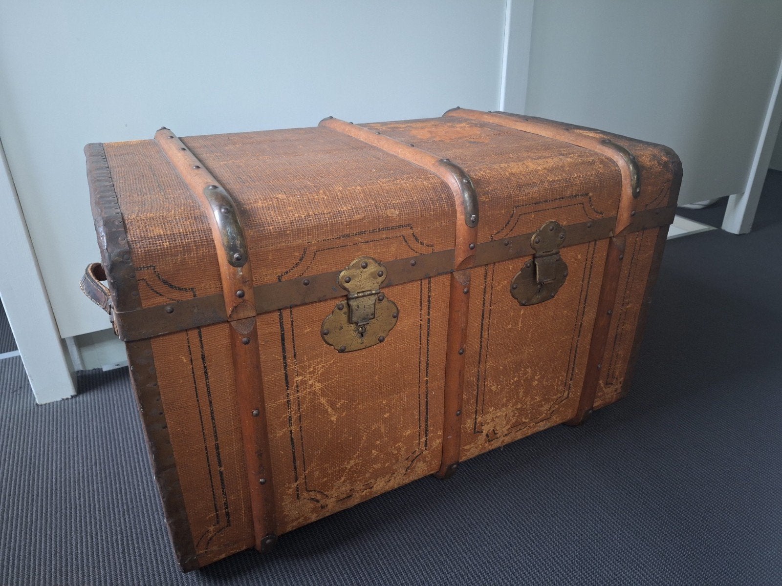 Antieke koffer/reiskist uit circa 1935.  82x52x52 cm, Ophalen