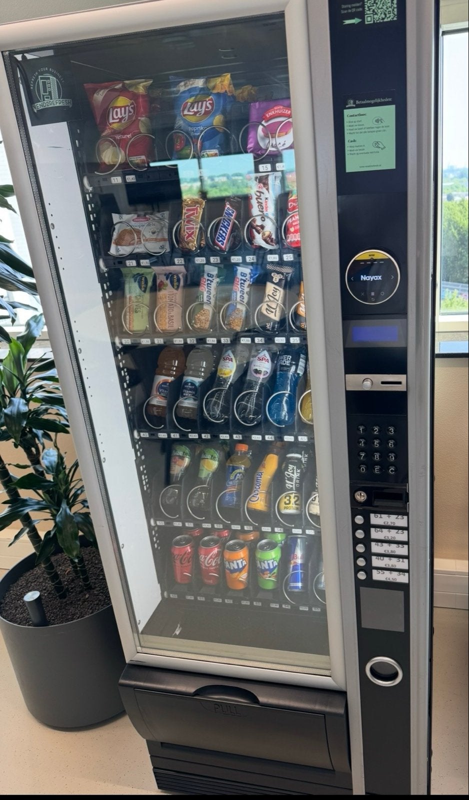 Necta Snakky Max vending machine - pin en contant, gekoeld, Verzamelen, Automaten | Overige, Ophalen, Necta, Necta, Necta