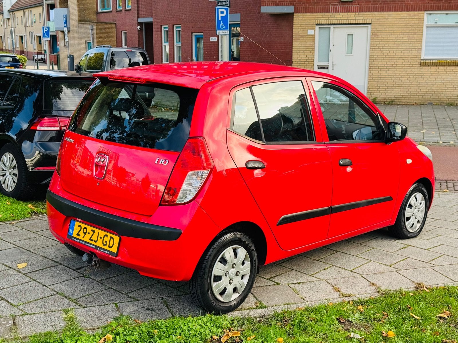 Foto 5 van Hyundai i10 1.1 I 5DR 2008 Rood