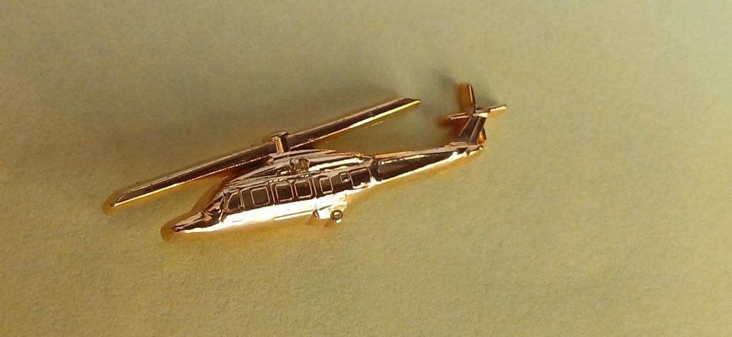 AgustaWestland AW139 –Helikopter Pin 3D, Goudkleurig, Nieuw, Verzamelen, Ophalen of Verzenden, Luchtmacht, Overige gebieden, Embleem of Badge