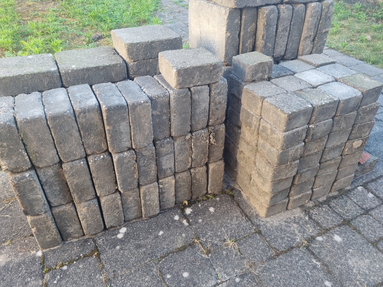 GRATIS Betonklinkers (ca. 30 m²), Ophalen, Gebruikt, Beton, Klinkers