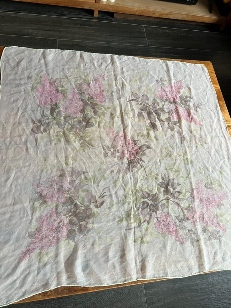Zijden sjaal Michel, Kleding | Dames, Mutsen, Sjaals en Handschoenen, Ophalen of Verzenden, Zo goed als nieuw, Maat 46/48 (XL) of groter