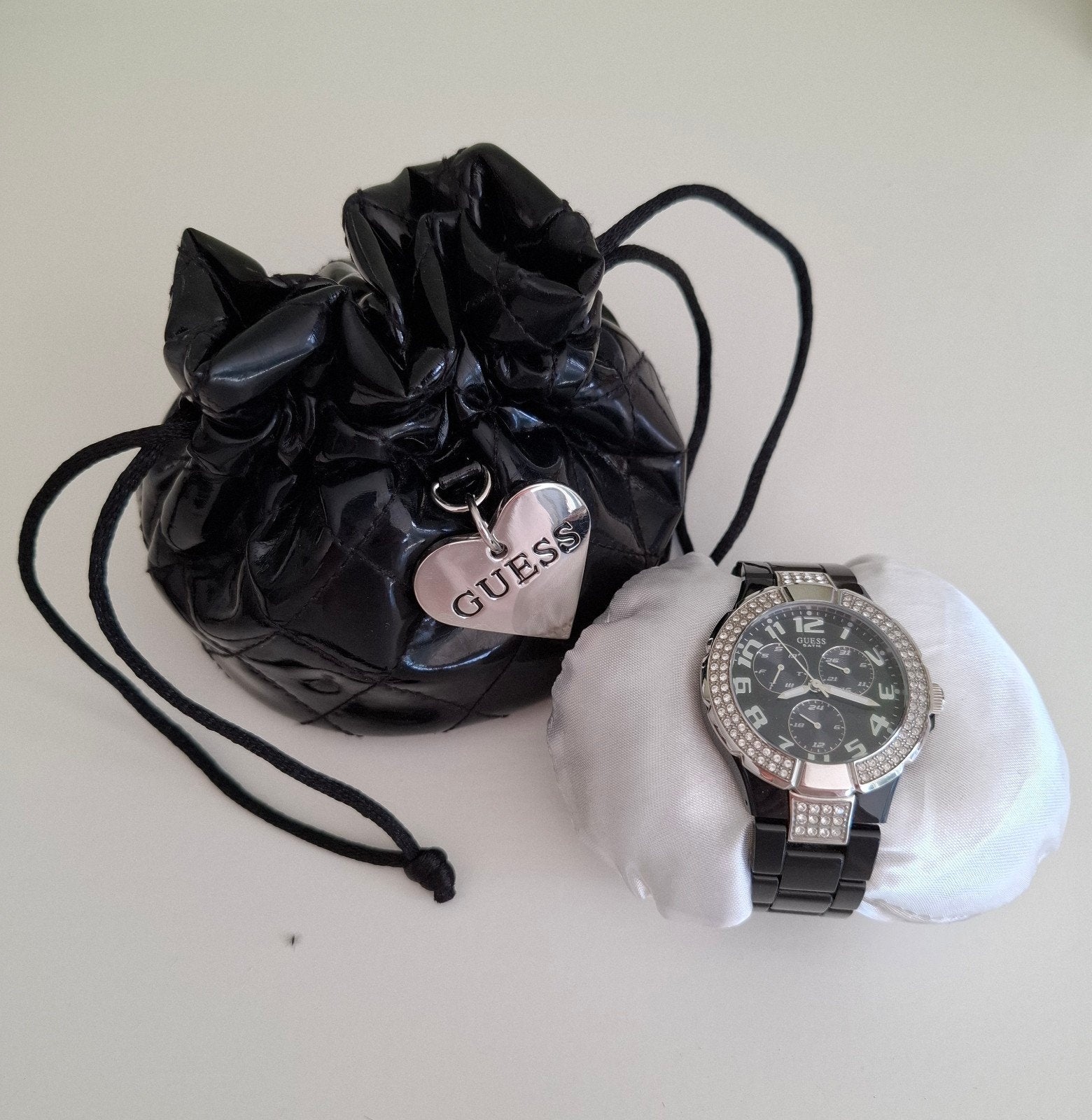 Guess horloge met strass - Batterij moet vervangen worden, Sieraden, Tassen en Uiterlijk, Horloges | Dames, Staal, Gebruikt, Staal