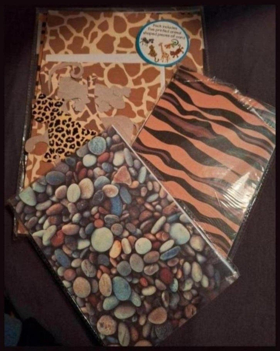 Knutselpapier met dierenprints en kiezelstenen, Hobby en Vrije tijd, Knutselen, Dieren, Nieuw, Meerkleurig, Ophalen of Verzenden