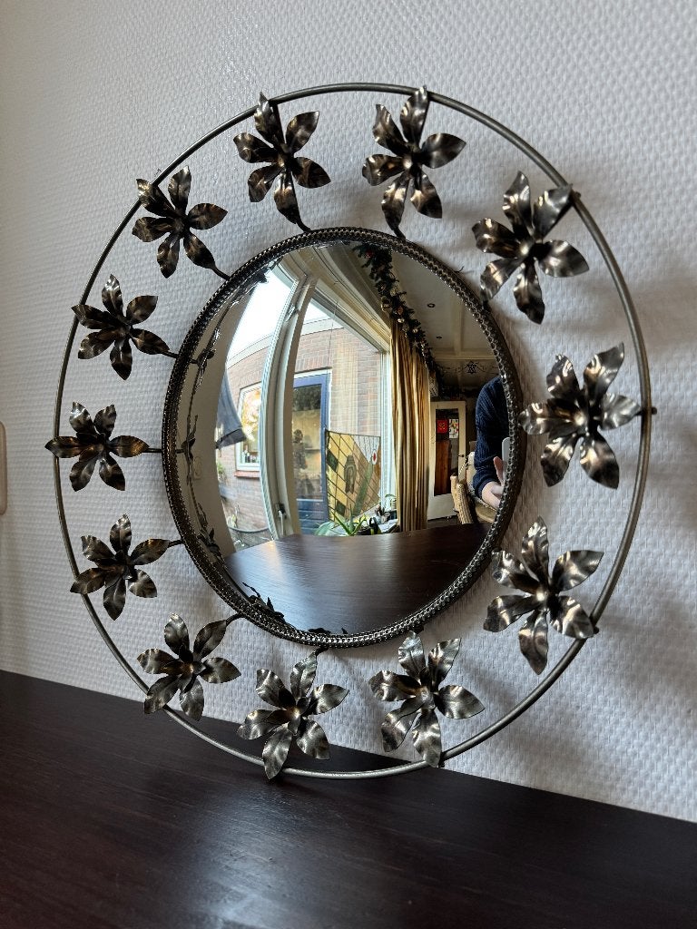 Vintage Ronde Zonnespiegel, Bloemrand, Messing, Hollywood, Minder dan 50 cm, Gebruikt, Rond, Ophalen of Verzenden