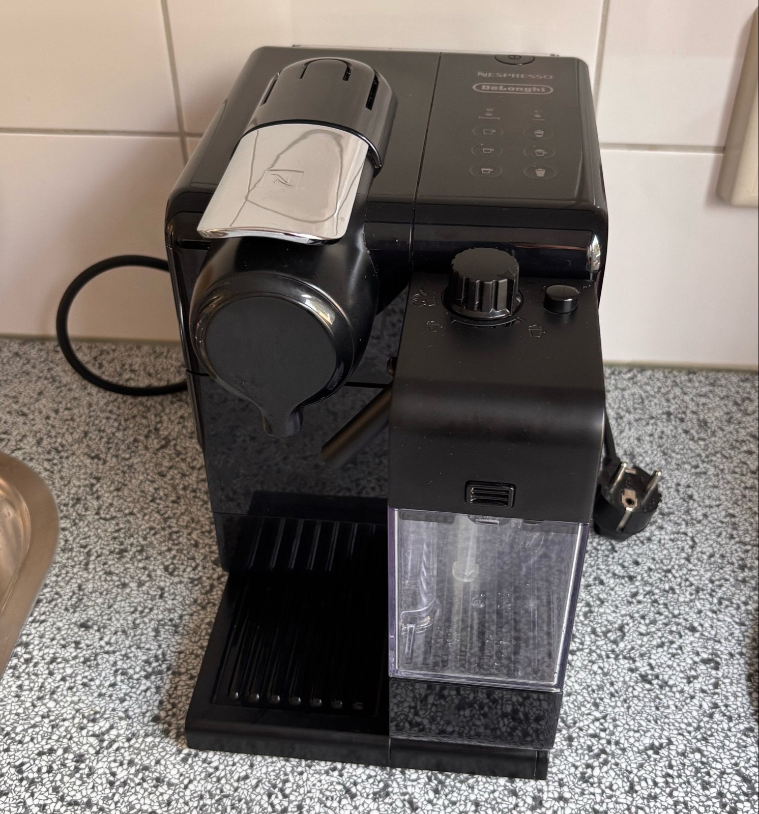 Nespresso De'Longhi Lattissima Touch, Espresso apparaat, Ophalen of Verzenden, Zo goed als nieuw, 4 tot 10 kopjes