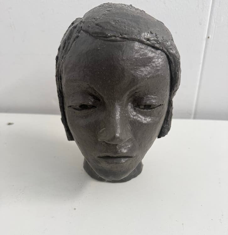 Vintage Buste van een Vrouw - Donker Keramiek, Antiek en Kunst, Ophalen, Minder dan 20 cm, Buste, Handgemaakt