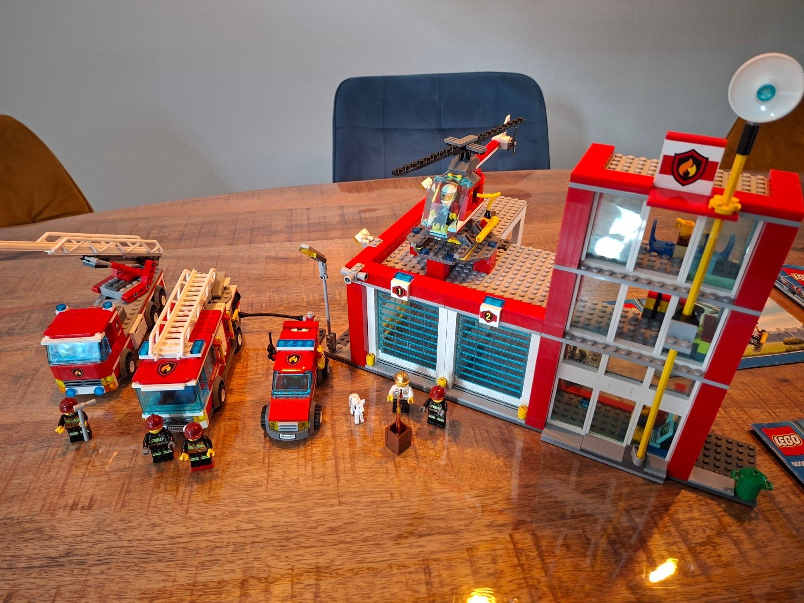 Lego brandweerkazerne 60002 met ladderwagen 60004, Lego, Ophalen of Verzenden, City, Gebruikt