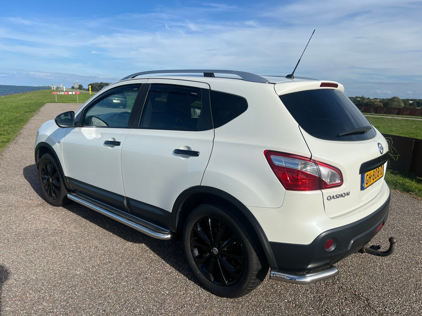 Foto 6 van Nissan Qashqai 1.6 2WD CVT 2013 Wit