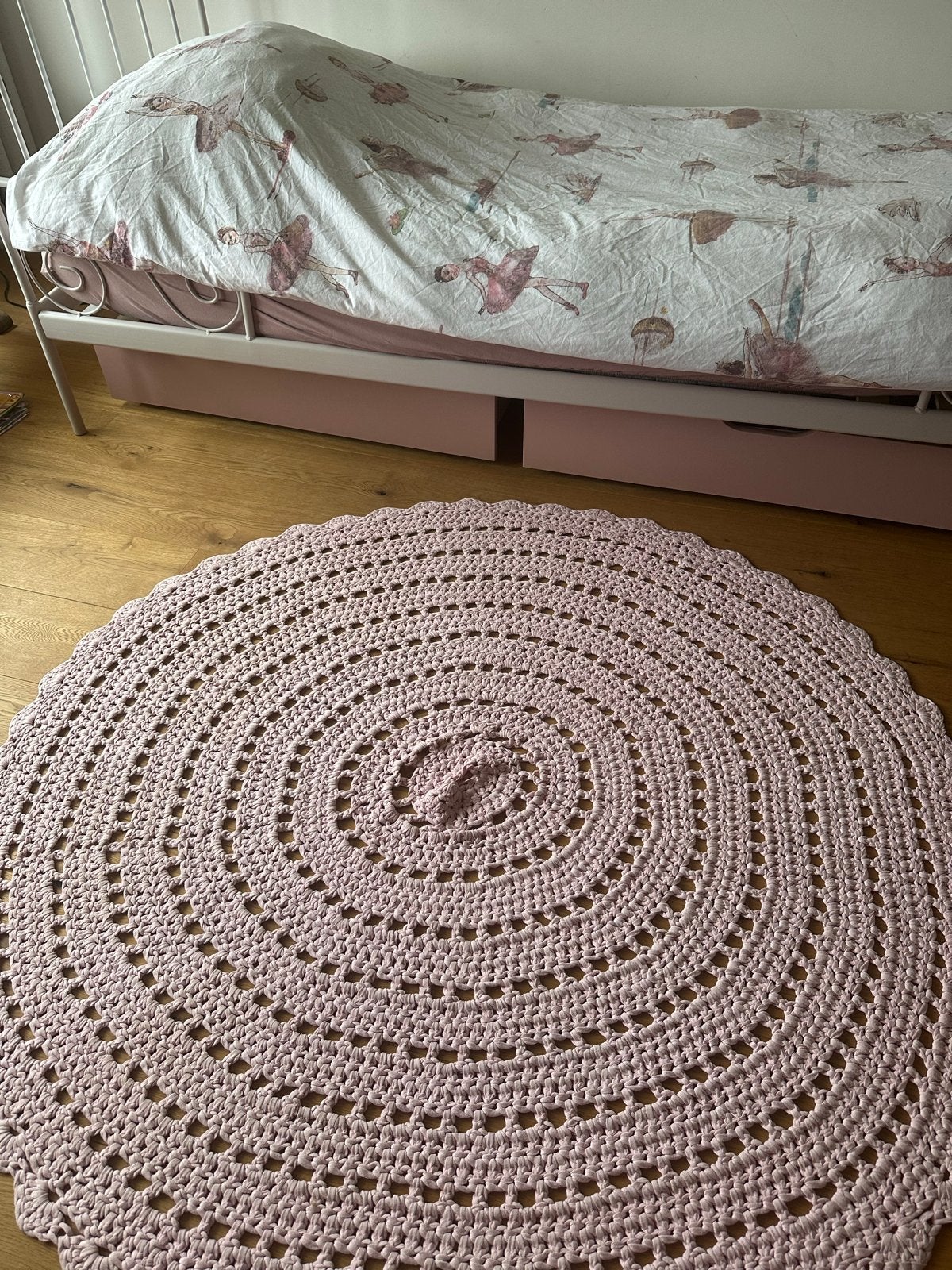 Handgemaakt Roze Gehaakt Rond Vloerkleed, Ophalen, 100 tot 150 cm, Rond, Zo goed als nieuw