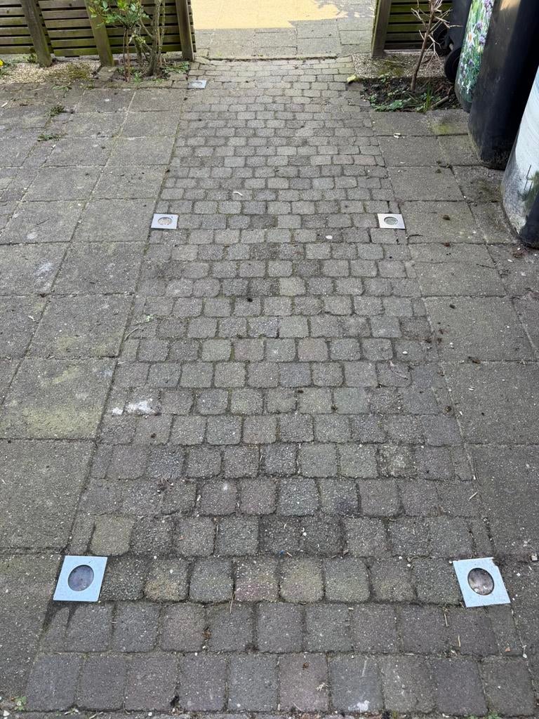 Grindtegels en koppelsteentjes 10x10x4, Ophalen, Gebruikt, Beton, Terrastegels