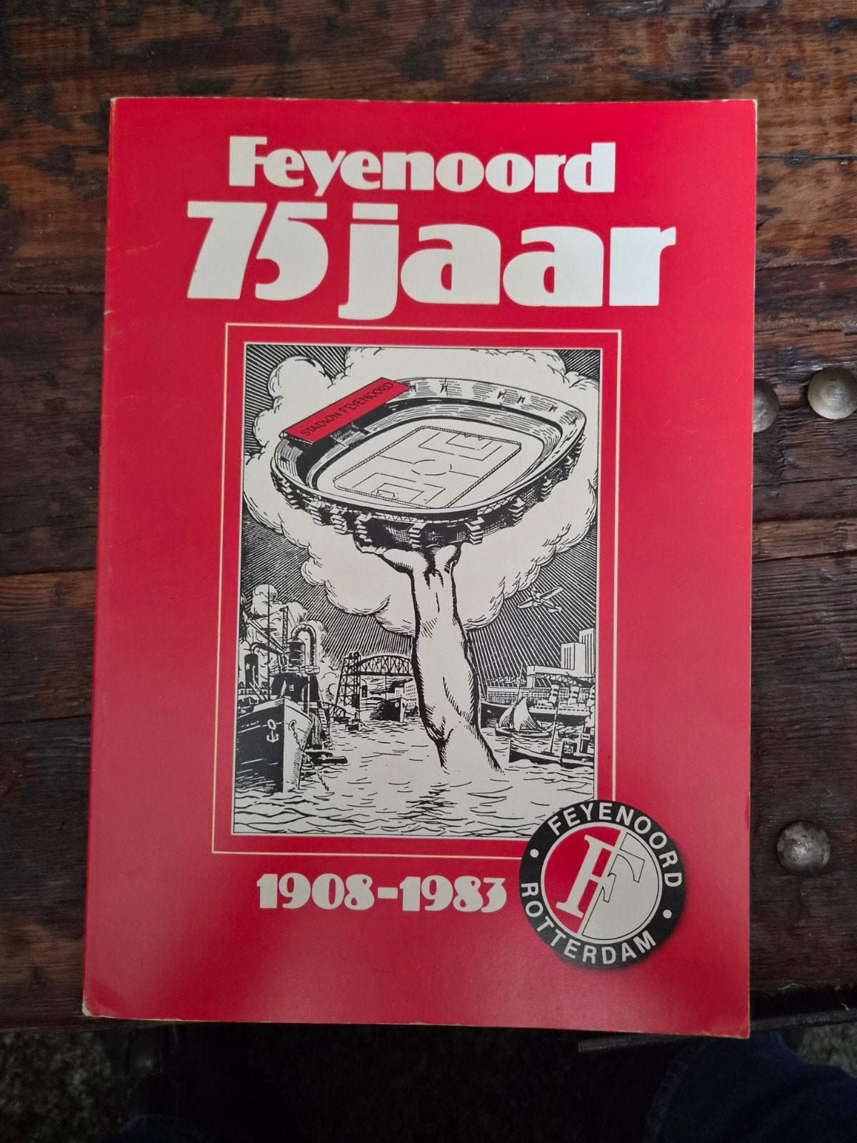 Feyenoord 75 jaar: Jubileumboek 1908-1983, Ophalen of Verzenden, Gelezen, Onbekend, Balsport