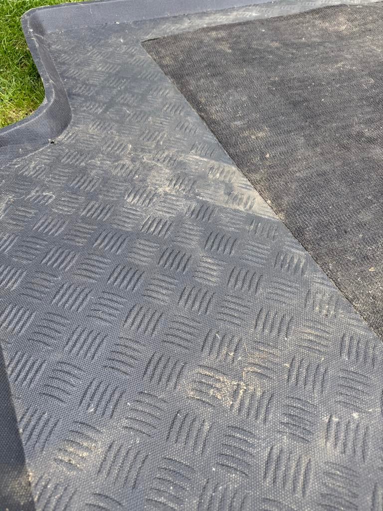 Volvo V70 achterbak beschermkuip, Ophalen, Gebruikt, Volvo