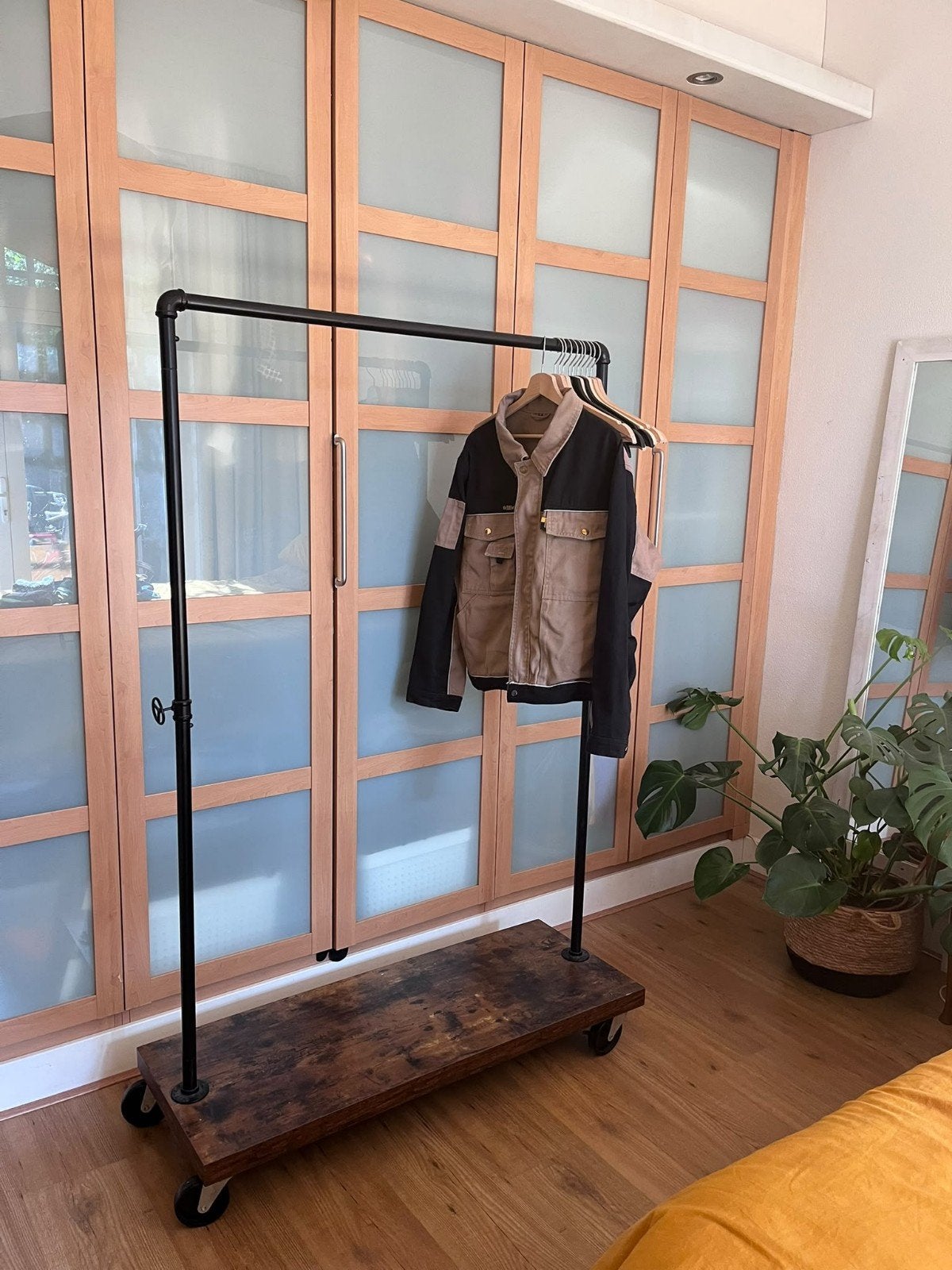 2x kledingrek industrieel met wielen, Kleding | Dames, Ophalen, Met wielen, Zo goed als nieuw