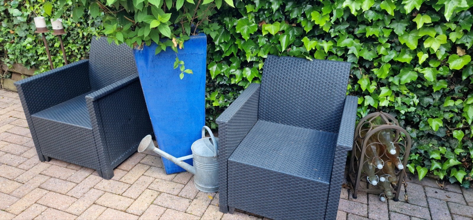 2 stevige zwarte tuinstoelen zo goed als nieuw., Ophalen, Zo goed als nieuw, Kunststof, 2 zitplaatsen