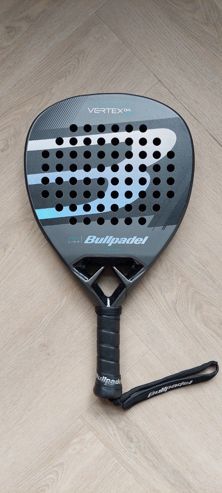 Bullpadel Vertex 04 Comfort Padelracket - Zo goed als nieuw, Ophalen, Zo goed als nieuw, Racket, Overige merken