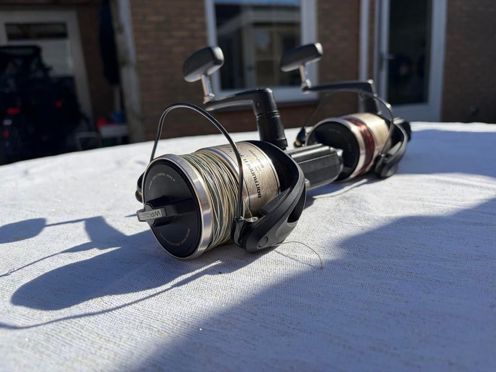 2x Shimano Baitrunner 4500 B, Ophalen of Verzenden, Gebruikt, Molen
