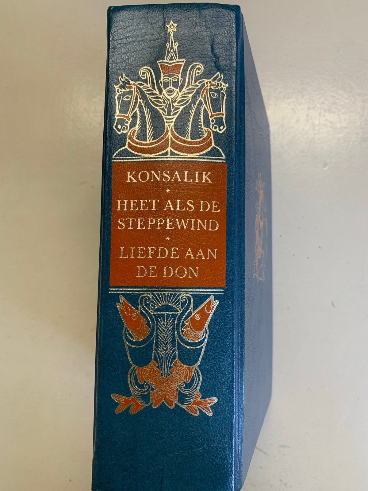 Konsalik - Heet als de Steppewind / Liefde aan de Don, Boeken, Ophalen of Verzenden, Zo goed als nieuw, Europa overig