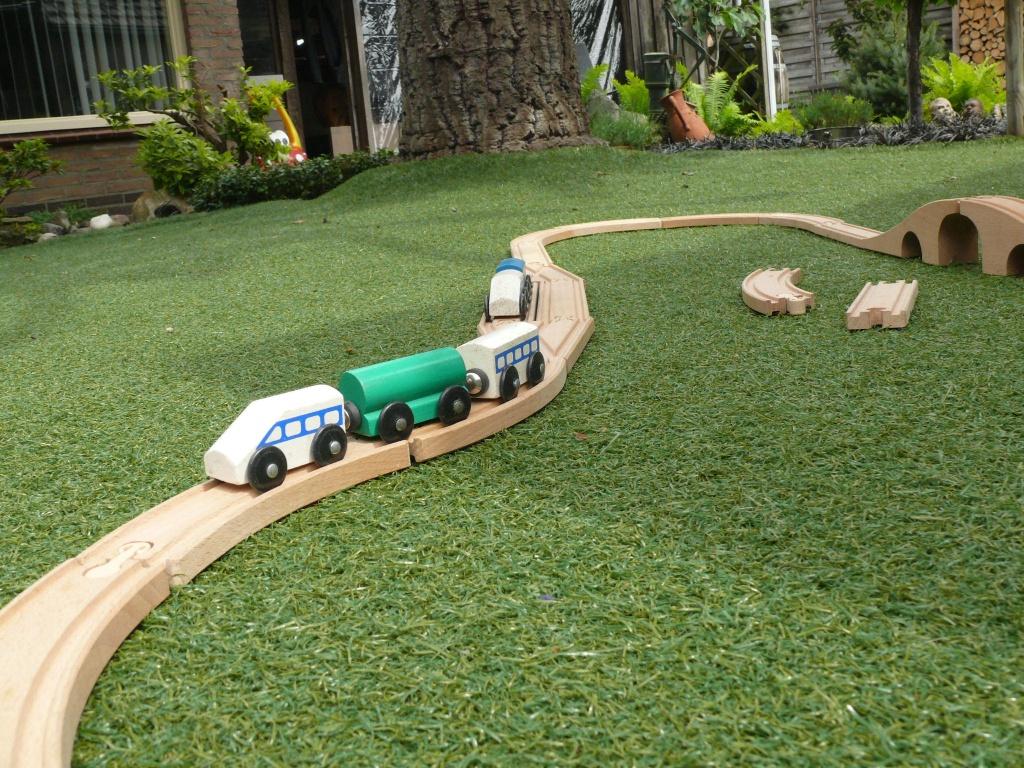 IKEA treinspoor met rails en 8 treintjes, Kinderen en Baby's, Speelgoed | Houten speelgoed, Ophalen of Verzenden, Zo goed als nieuw