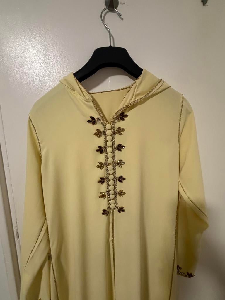Elegante Gele Kaftan met Gouden Borduurwerk, Ophalen of Verzenden, Zo goed als nieuw
