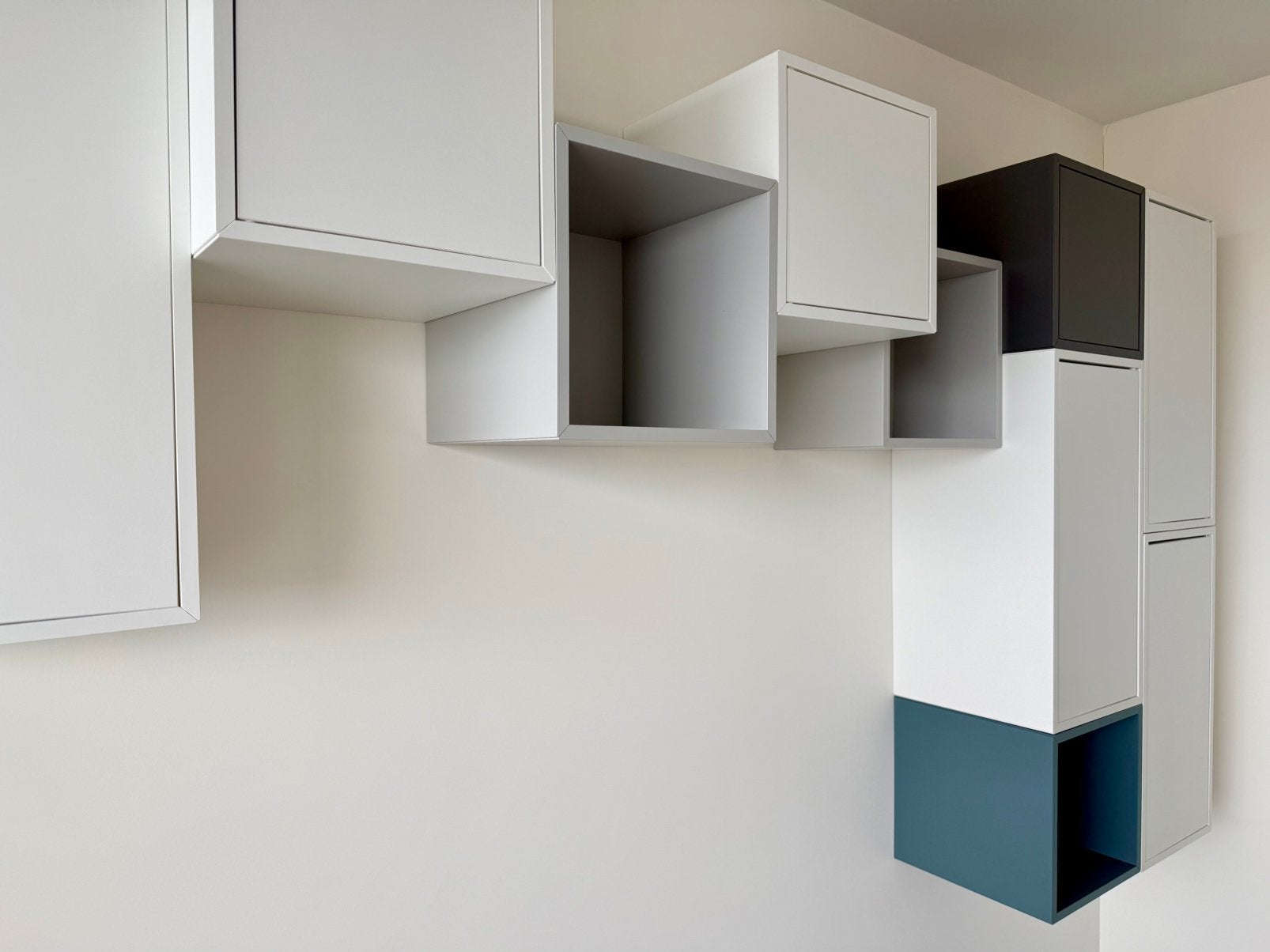 IKEA EKET wandkast / opbergsysteem, Ophalen, Zo goed als nieuw, 25 tot 50 cm, Met deur(en)