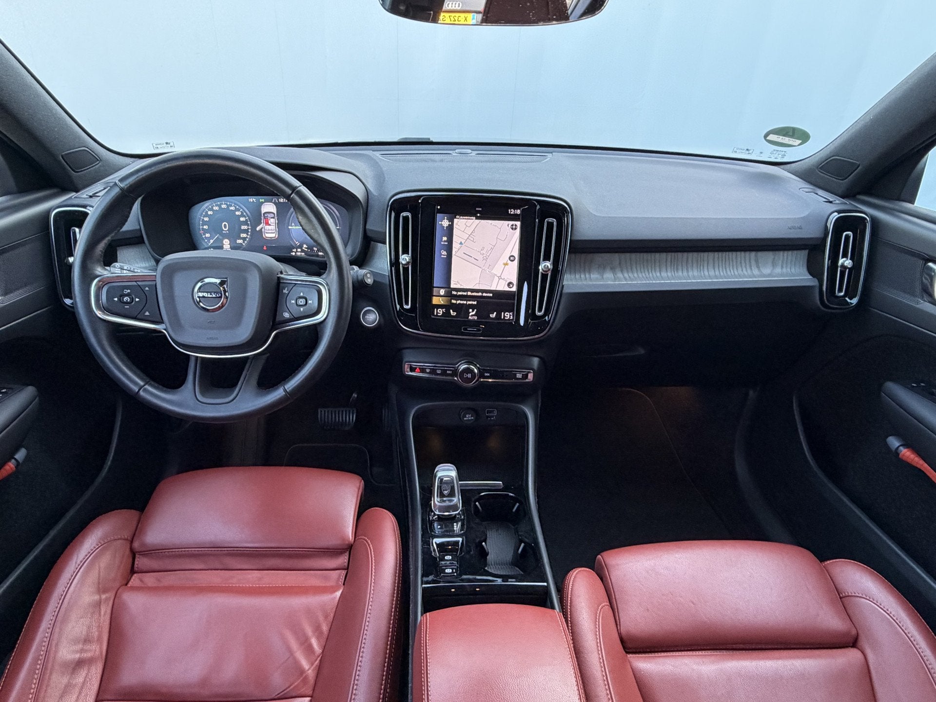 Volvo XC40 1.5 T5 262pk Recharge Inscription PHEV Leer Stoel, Auto's, Euro 6, Zwart, Leder, Bedrijf